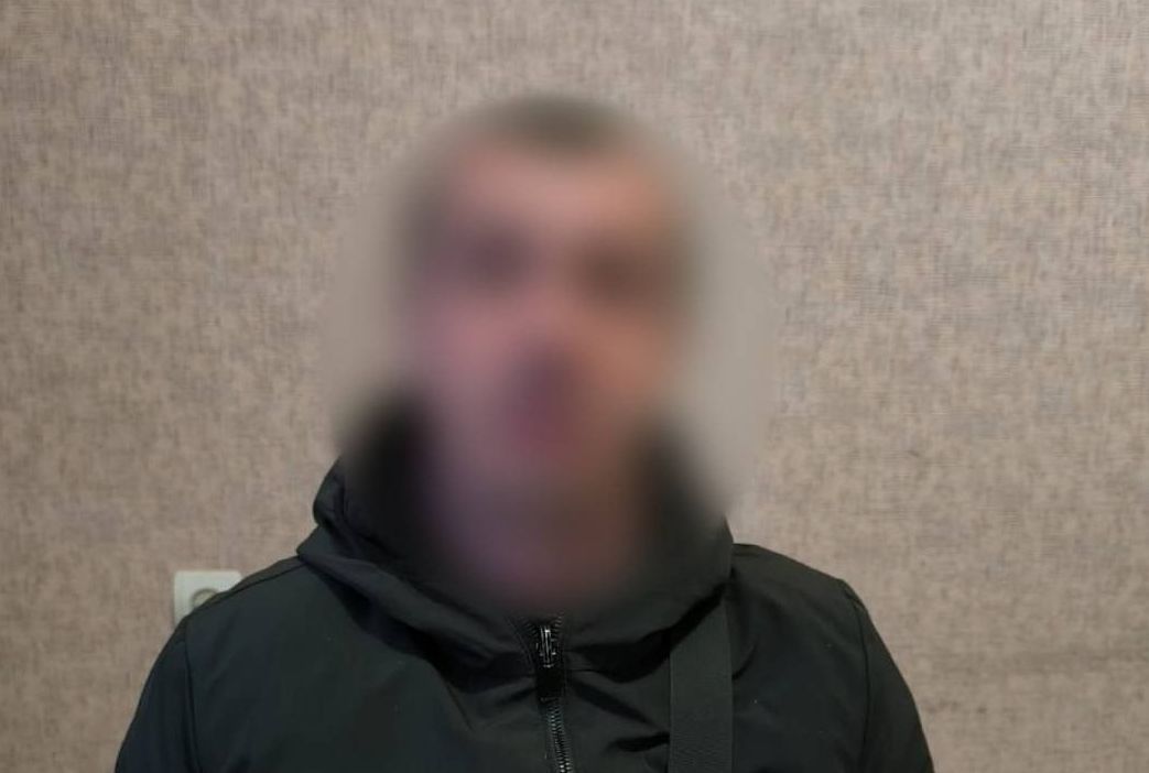 У Харкові затримали грабіжника, який нападав на мешканця під’їзду