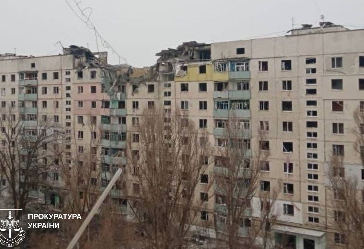 Серйозна Пошкодження в Харкові: Обстріл Зруйнував Частину Будівлі