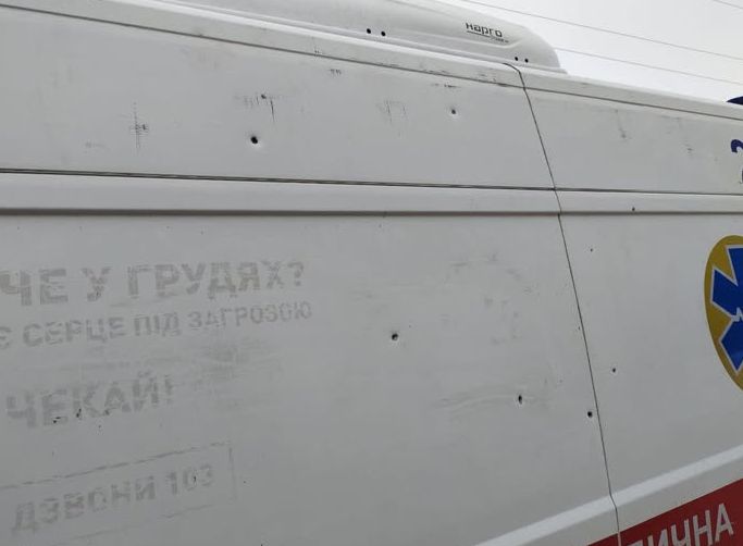 Обстріл Харківської області: Влучання російського дрона у швидку допомогу