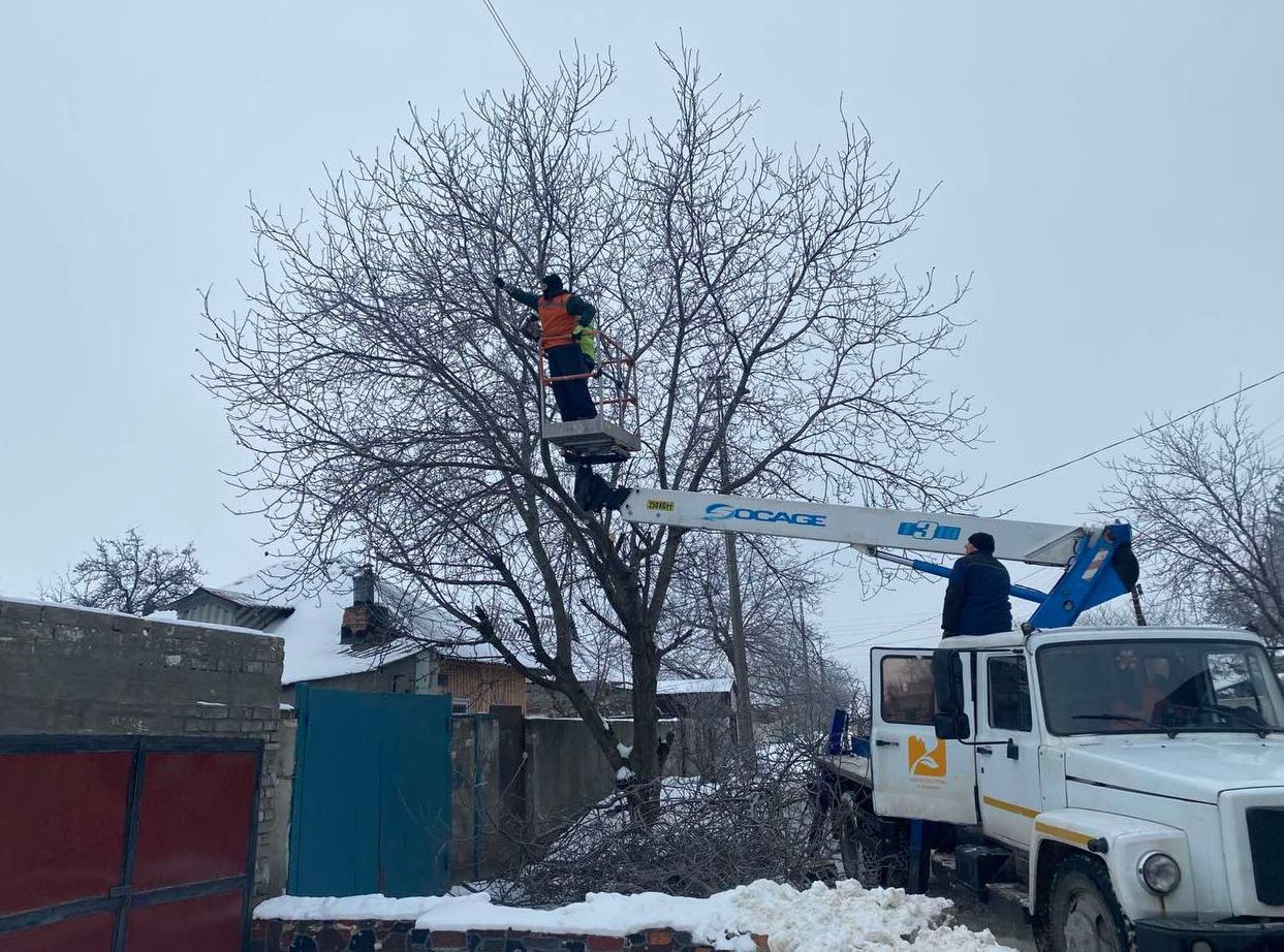 Харківські комунальники прибрали у приватному секторі: результати робіт
