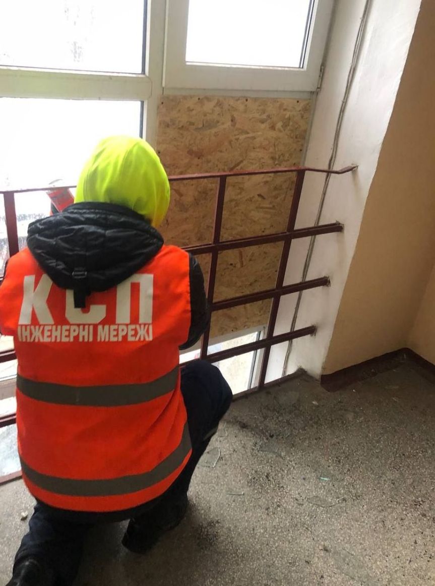 Харківські комунальники активно працюють над відновленням житлових послуг