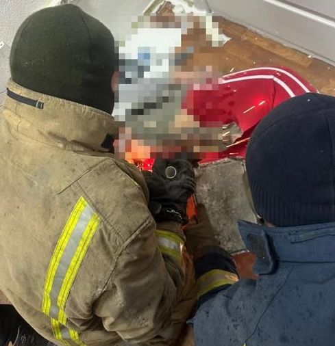 Оперативні дії рятувальників на Харківщині: Жінку, яка впала з висоти, доставлено до лікарні