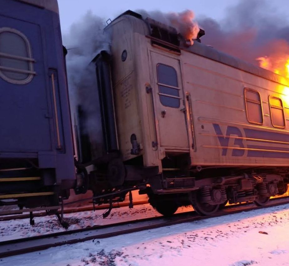 Окупанти здійснили удар по пасажирському потягу у Барвінківській громаді