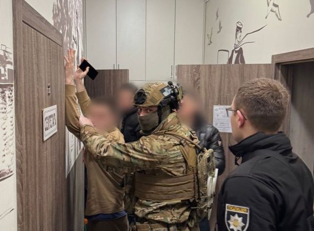 Поліція передала до суду кримінальну групу, яка обманула п’ятьох людей на 80 тисяч гривень