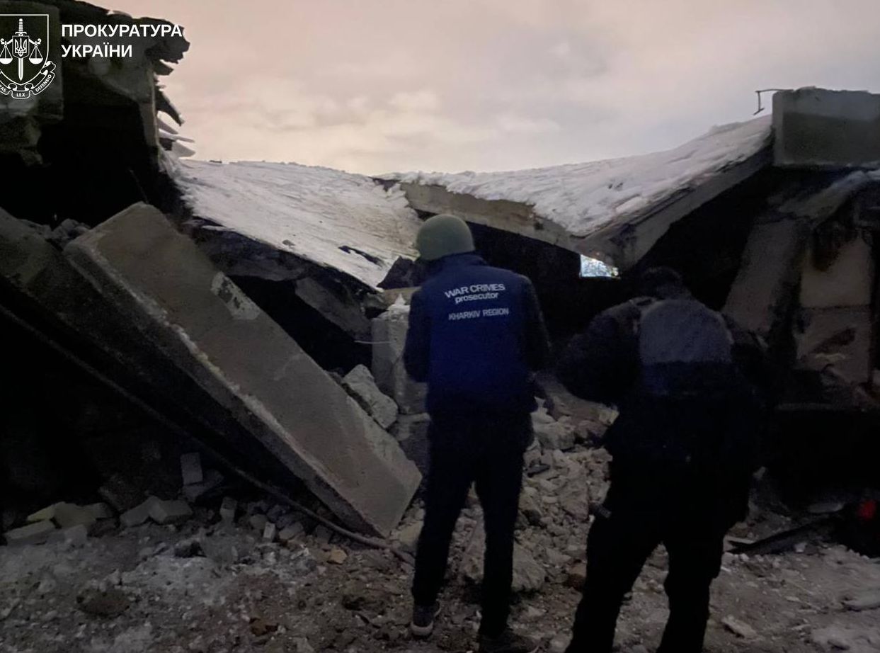 Відбиток удару БПЛА у Салтівському районі Харкова