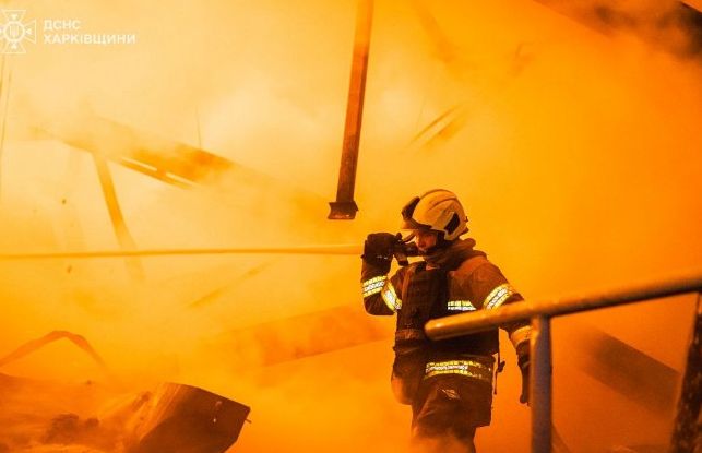 Ракетний удар по Великому Бурлук: пожежа на території невикористаного будинку