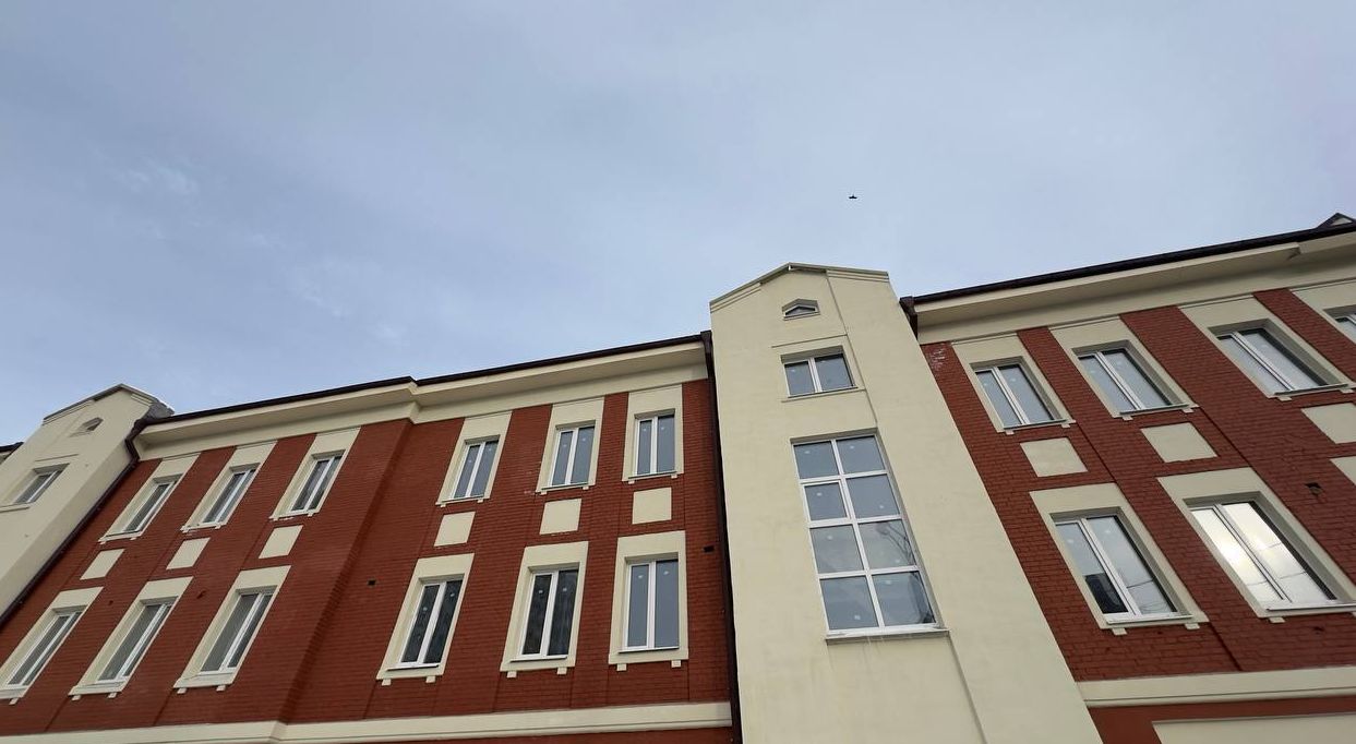 Відновлення пошкодженого обстрілами харківського будинку