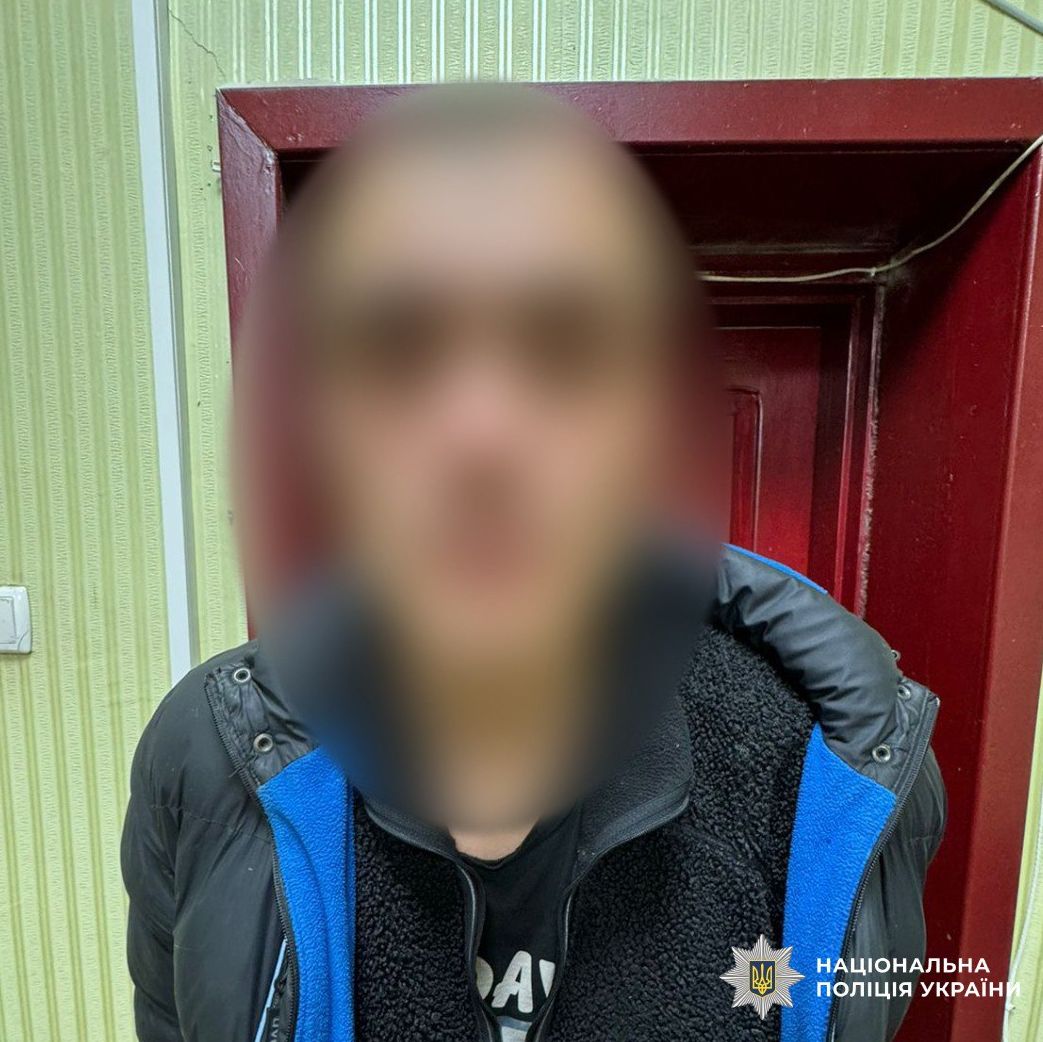 Злочин у Харкові: Пограбування біля зупинки громадського транспорту