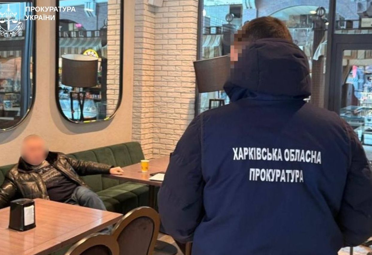 Витік фінансової схеми з контрабандою документів викрили в Харкові