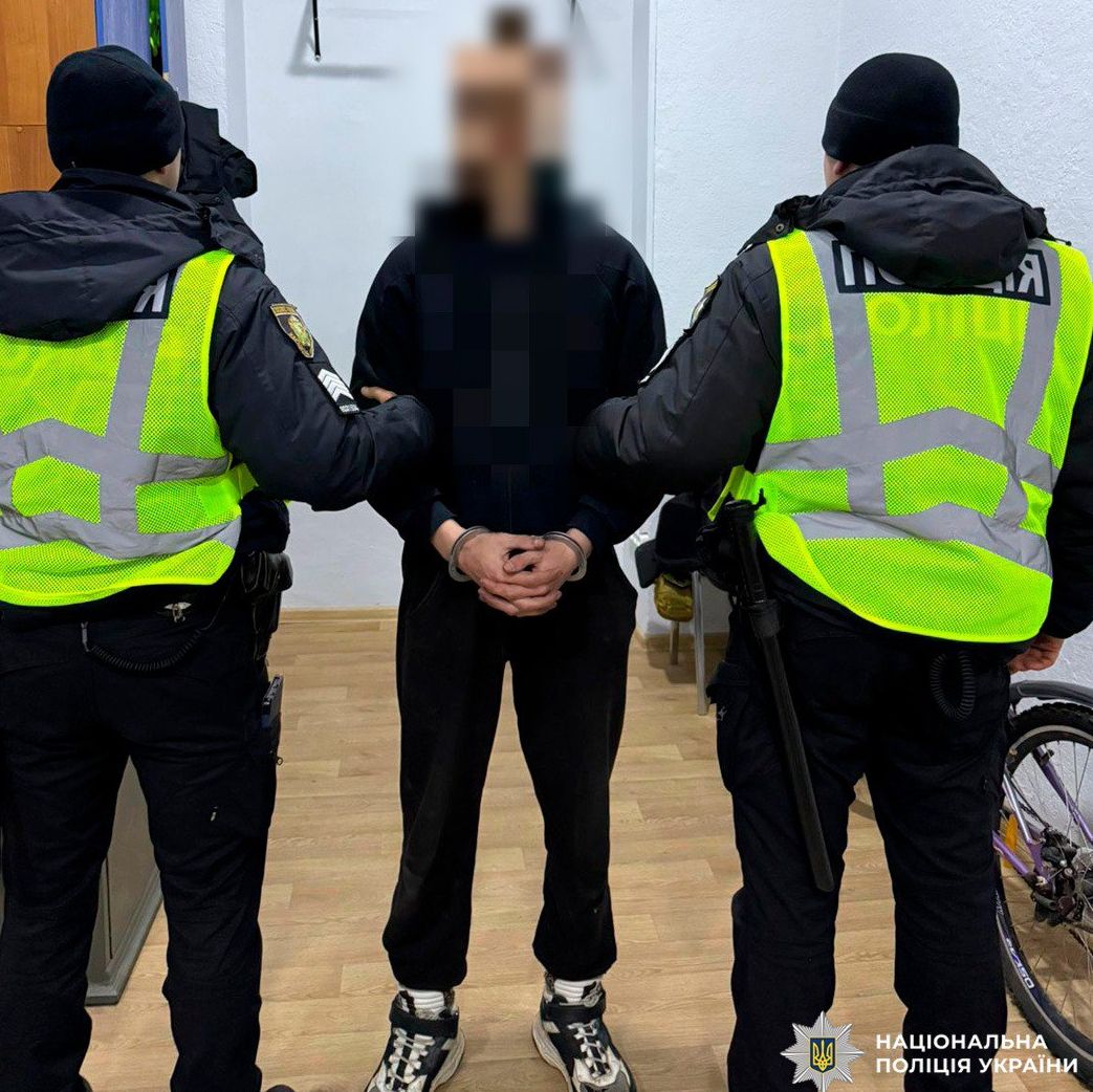 У Харкові затримано чоловіка з Львівщини, який скоїв грабіж у кіоску