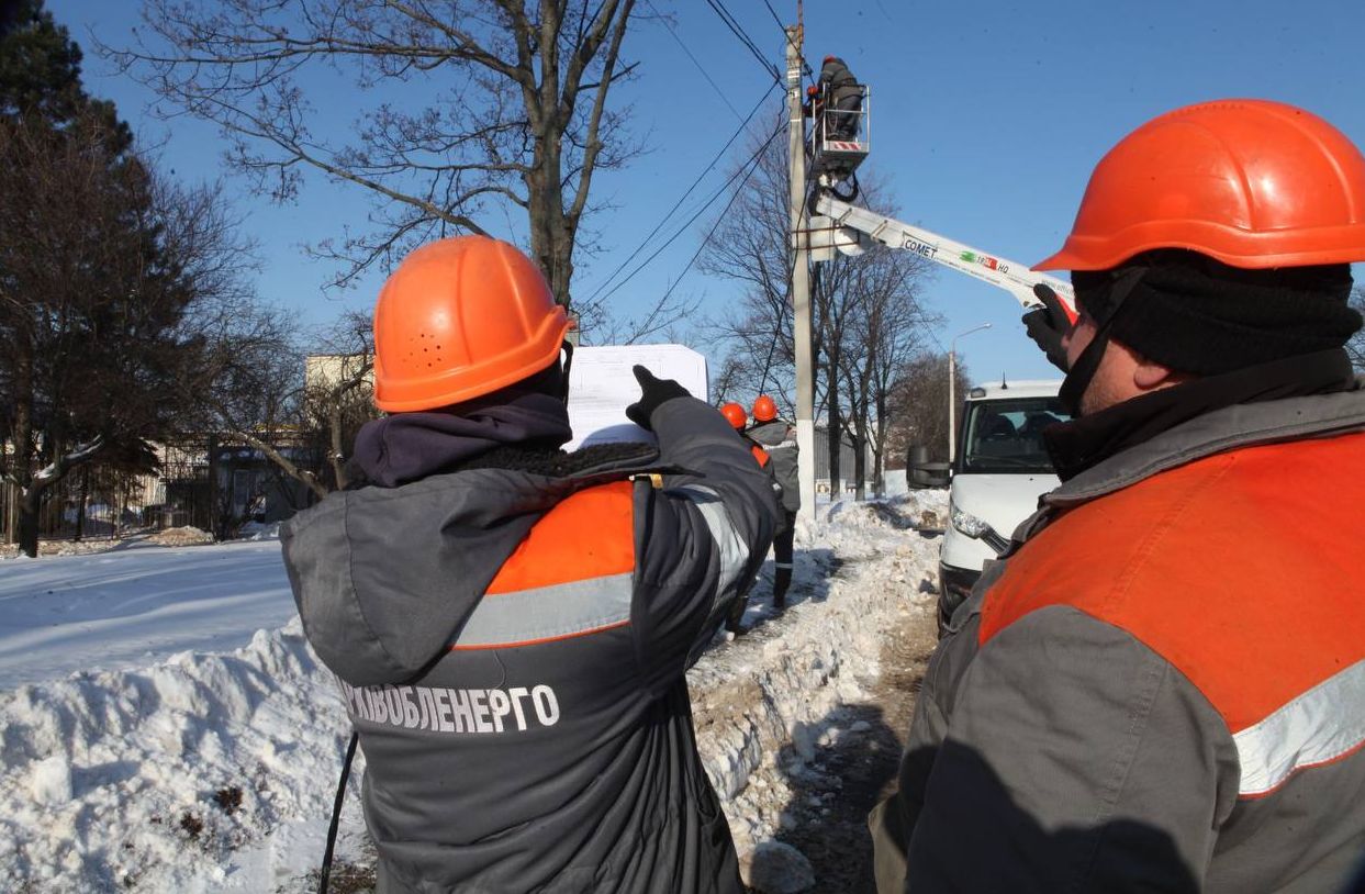 В Харкові та області відключення світла через обстріли