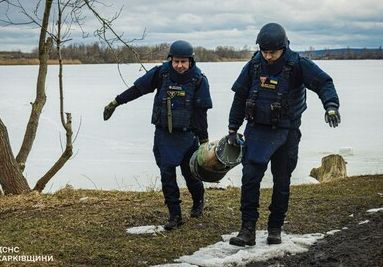 В Основ’янському районі знайшли та вилучили залишки військової техніки з водойми