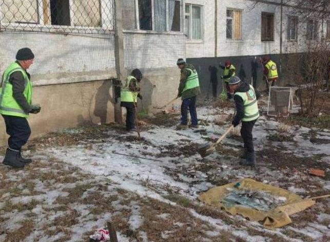 Харківські служби ліквідовують наслідки обстрілів