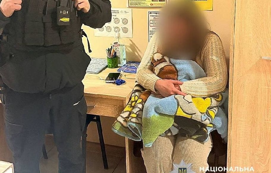 У Харкові жінку з немовлям вночі вигнали з квартири