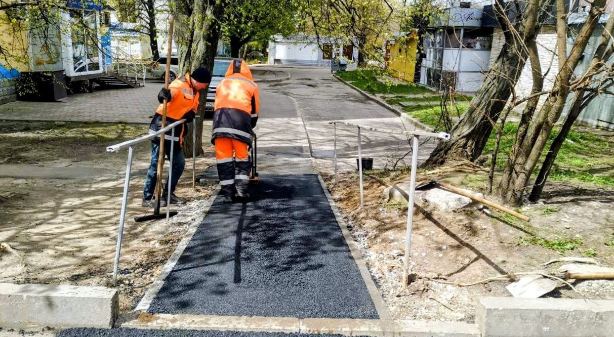 Оновлення дорожнього покриття на вулицях Харкова