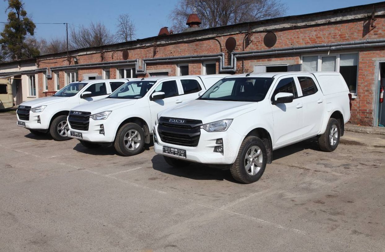 «Харківобленерго» отримало шість пікапів Isuzu D-Max для покращення роботи
