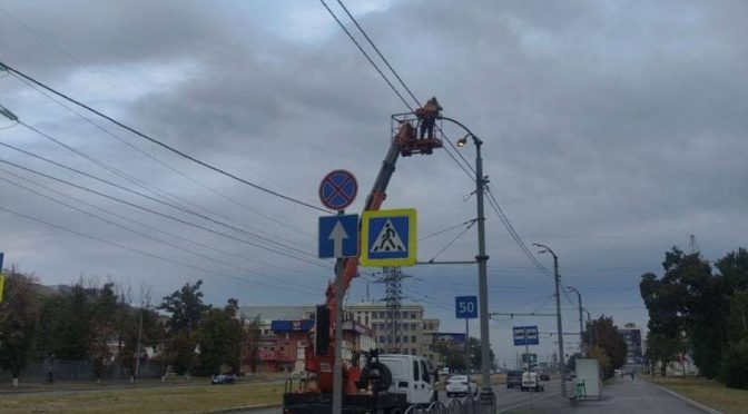 Харківські комунальники відновили роботу мереж вуличного освітлення