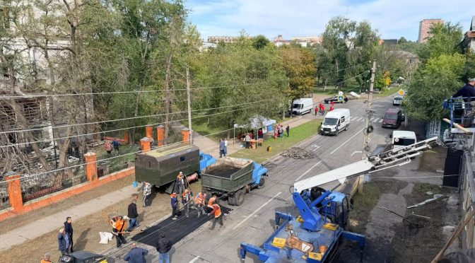 Наслідки нічного обстрілу Салтівського району: оперативна допомога та відновлення
